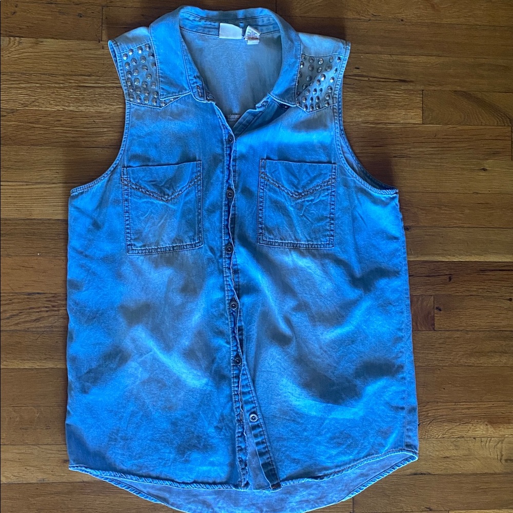 Sleeveless Denim Button-Up Shirt with Studded Shoulders